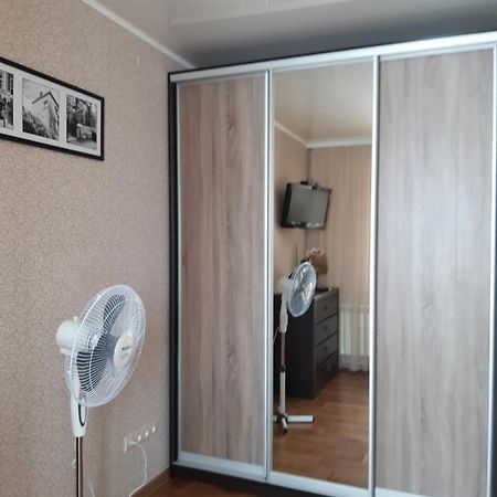 Однокімнатна Appartement Shepetivka Buitenkant foto